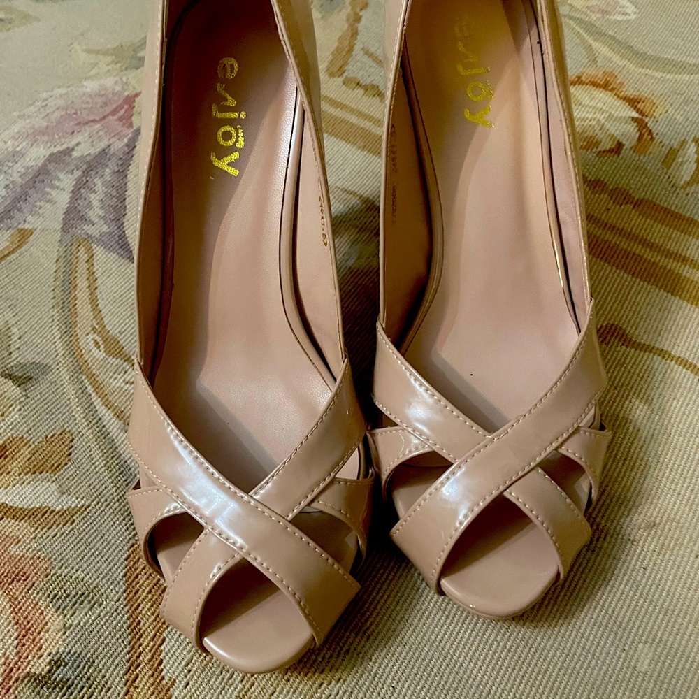 Elegant Nude patent leather sandals size 8